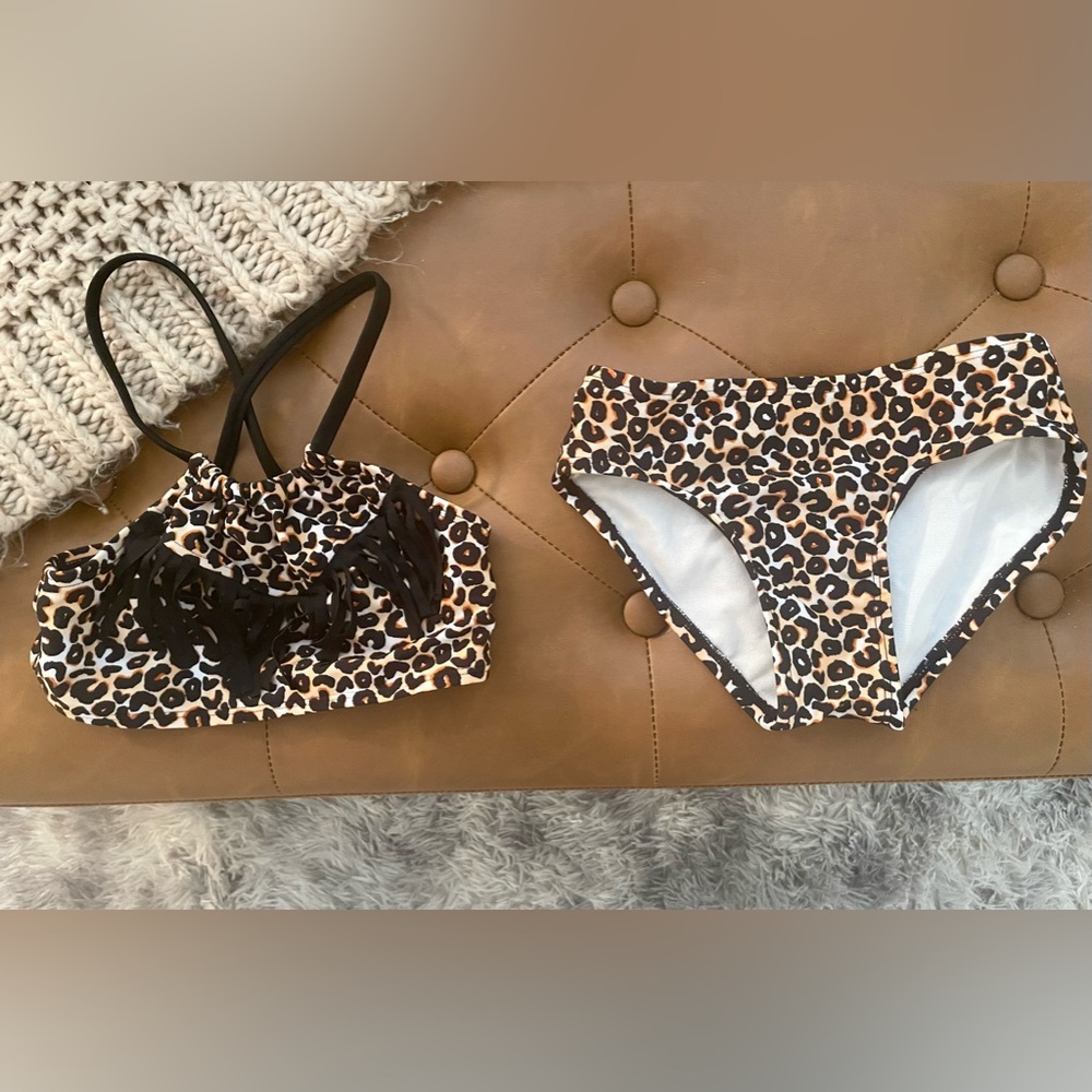 art class ~ Animal Print Fringe Bikini with criss-cross back Size XS (4/5)